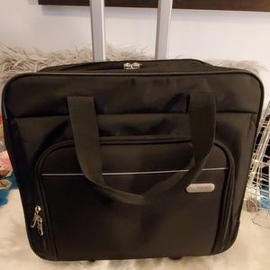 Targus rolling laptop case  size up to 16 inch